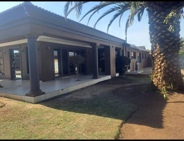 4 BEDROOM HOUSE FOR SALE IN BRACKENHURST